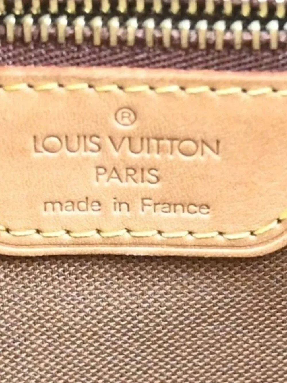 Louis Vuitton outside 	ab
